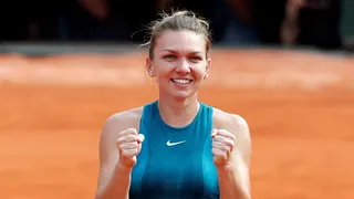 Simona Halep abrazó su primer trofeo Grand Slam en la arcilla de Roland Garros