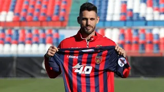 Joaquín Larrivey fue oficializado como refuerzo de Cosenza Calcio