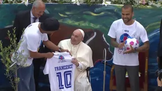 Papa Francisco anunció partido por la paz en honor a Diego Maradona