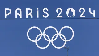 “Se sirve carne cruda”: París 2024 sufre con los problemas de la comida para los atletas