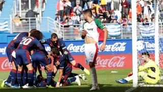 Fabián Orellana participó en agónica victoria de Eibar sobre Alavés de Maripán