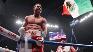 “Canelo” Álvarez venció a Smith y confirmó su dominio en el boxeo mundial