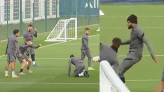 Fea la actitud: Neymar le pegó una patada a Ander Herrera tras sufrir un túnel