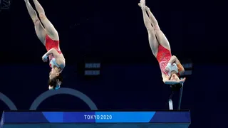 Yuxi Chen y Jiaqi Zhang de China ganaron el oro en salto sincronizado plataforma 10 metros