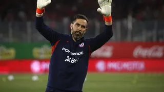 Claudio Bravo: Desde la distancia me da pena la situación general del fútbol chileno