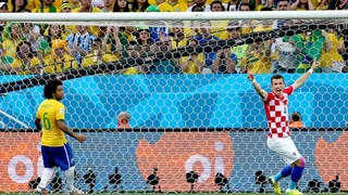 Marcelo marcó en propia puerta el primer gol del Mundial de Brasil 2014