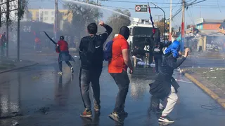 Coronel César Tapia informó 11 detenidos en incidentes de barristas de la U fuera del CDA