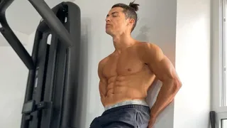 Cristiano Ronaldo sigue entrenando en su casa mientras está en cuarentena