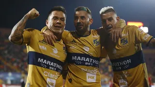 Everton apabulló a Unión Española en el Santa Laura y recuperó terreno en el Campeonato