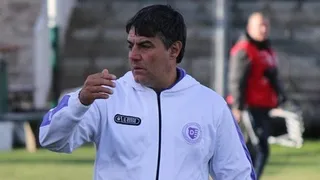 El técnico argentino que dejó de vender choripanes para asumir en equipo de la Tercera División