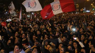 Hinchas peruanos se “tomaron” Lima para celebrar paso a la final de la Copa América
