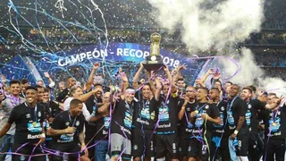 Gremio alzó por segunda vez la Recopa Sudamericana tras batir en penales a Independiente