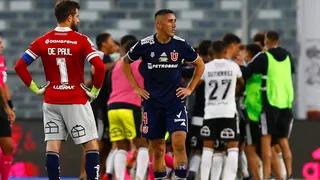 El burlesco cartel que apareció rumbo al camarín de la U tras la derrota en el Superclásico