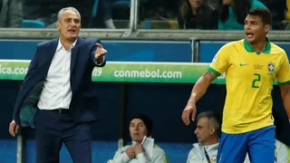 Tite criticó duramente la cancha: Es absurdo tener un terreno en estas condiciones