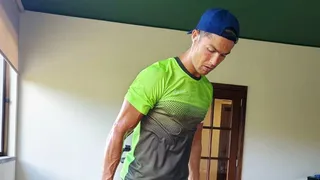 Cristiano Ronaldo lanzó videos en los que enseña ejercicios para realizar en la cuarentena