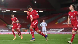 Liverpool dominó a Leicester City y trepó a la cima de la Premier League