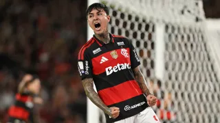 Un blooper del arquero selló la clasificación de Pulgar a semis de la Libertadores