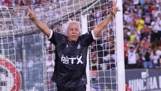 Caszely le pasa la factura a Ortiz por la derrota de Colo Colo en el Superclásico