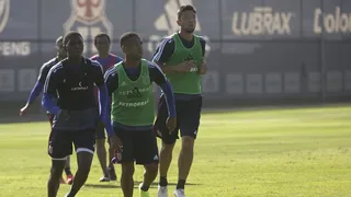 Alfredo Arias se mostró muy activo en el retorno a las prácticas de la U