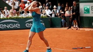 Halep remontó con clase a Stephens y celebró en Roland Garros su primer Grand Slam