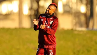 Arturo Vidal fue citado para el duelo de este domingo entre Atlético Paranaense y Bahía