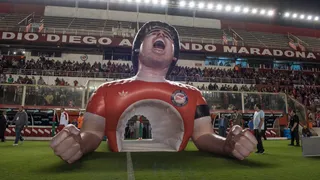 Argentinos Juniors estrenó manga con la figura de Diego Maradona
