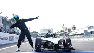 Usain Bolt condujo en México el monoplaza de Fórmula E que posee el récord mundial