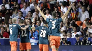 Ajax derribó a punta de golazos a Valencia en España y tomó el liderato del Grupo H