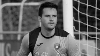 Conmoción en el mundo del fútbol: Arquero murió después que atajó un penal