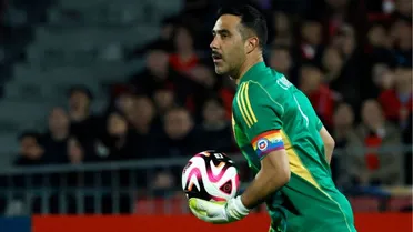 Claudio Bravo hizo valer su jerarquía y se perfila como titular ante Perú por Copa América