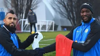 La cariñosa felicitación de Romelu Lukaku a Arturo Vidal