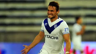 Angelo Henríquez marcó su primer gol en México, pero terminó expulsado en triunfo de Atlas