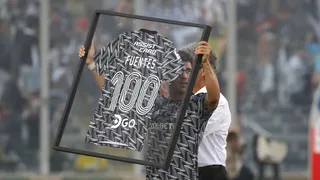 César Fuentes fue homenajeado por cumplir 100 partidos con Colo Colo