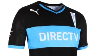 Universidad Católica presentó su nueva camiseta alternativa