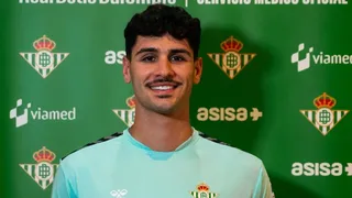 Johnny Cardoso fichó hasta 2029 por Real Betis de Pellegrini y Bravo