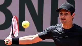 Jarry firmó su octava victoria consecutiva y avanzó a la segunda semana en Roland Garros