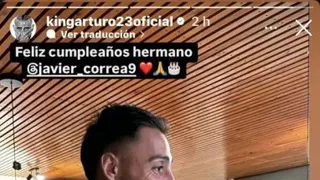 Javier Correa celebró su cumpleaños junto a compañeros de Colo Colo