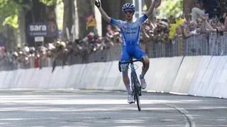 Giro de Italia: Simon Yates ganó la etapa 14 y Richard Caparaz se adjudicó la maglia rosa