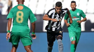 Botafogo de Leonardo Valencia alcanzó el liderato del Grupo C en el Campeonato Carioca