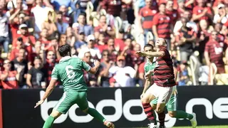 Rafinha se lució con impresionante jugada en su estreno por Flamengo