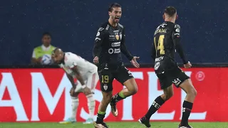 Independiente del Valle de Matías Fernández castigó a Flamengo de Vidal y Pulgar en la Recopa