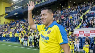 Riquelme mostró destellos de magia y fue ovacionado en el partido de leyendas de Villarreal