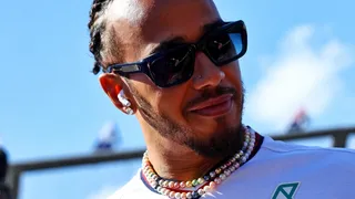 Sainz se alzó victorioso en Melbourne en carrera marcada por el abandono de Verstappen