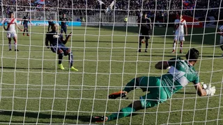 Un autogol del portero Jorge Deschamps puso en ventaja a U. de Chile sobre Curicó Unido