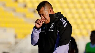 Jorge Almirón golpeó la mesa en Colo Colo tras la eliminación en la Copa Chile