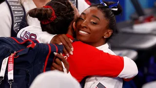 Simone Biles retornó a la competencia olímpica en Tokio con un bronce en la barra de equilibrios