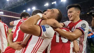 Ajax infundió respeto en casa y clasificó a la fase de grupos de la Liga de Campeones