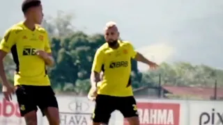 Arturo Vidal deslumbró con sus goles en nueva práctica junto a Flamengo