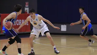 Puerto Varas derrotó a Ancud y sigue con paso firme en la cima de la LNB