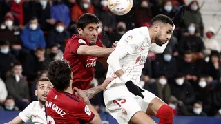 Sevilla se enredó con Osasuna y cedió terreno en la lucha por el título